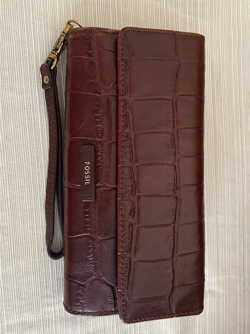 Fossil Women’s Croc-Embossed Leather Wristlet Wallet - Dark Burgundy/Brown